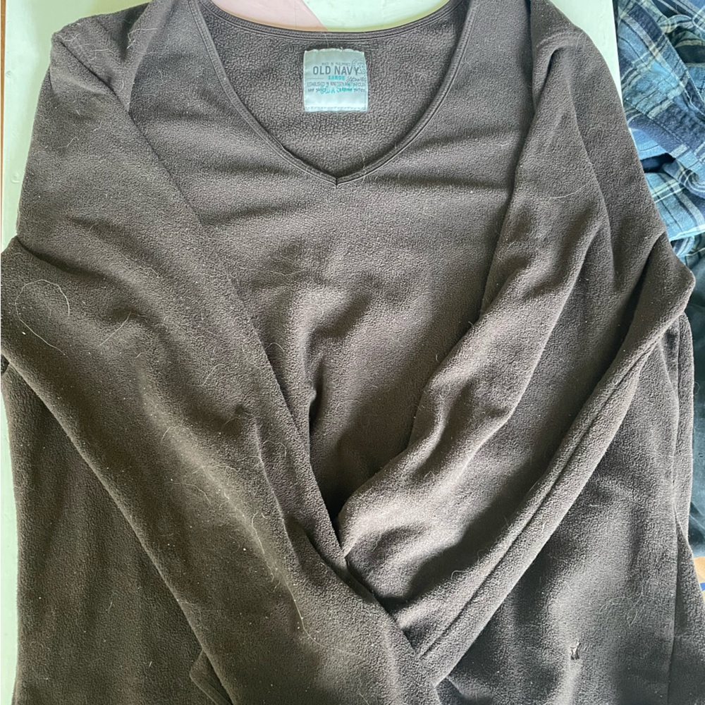 Fleece v-neck pullover